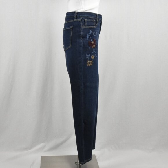 Embroidered Ankle Jeans - Picture 3 of 8